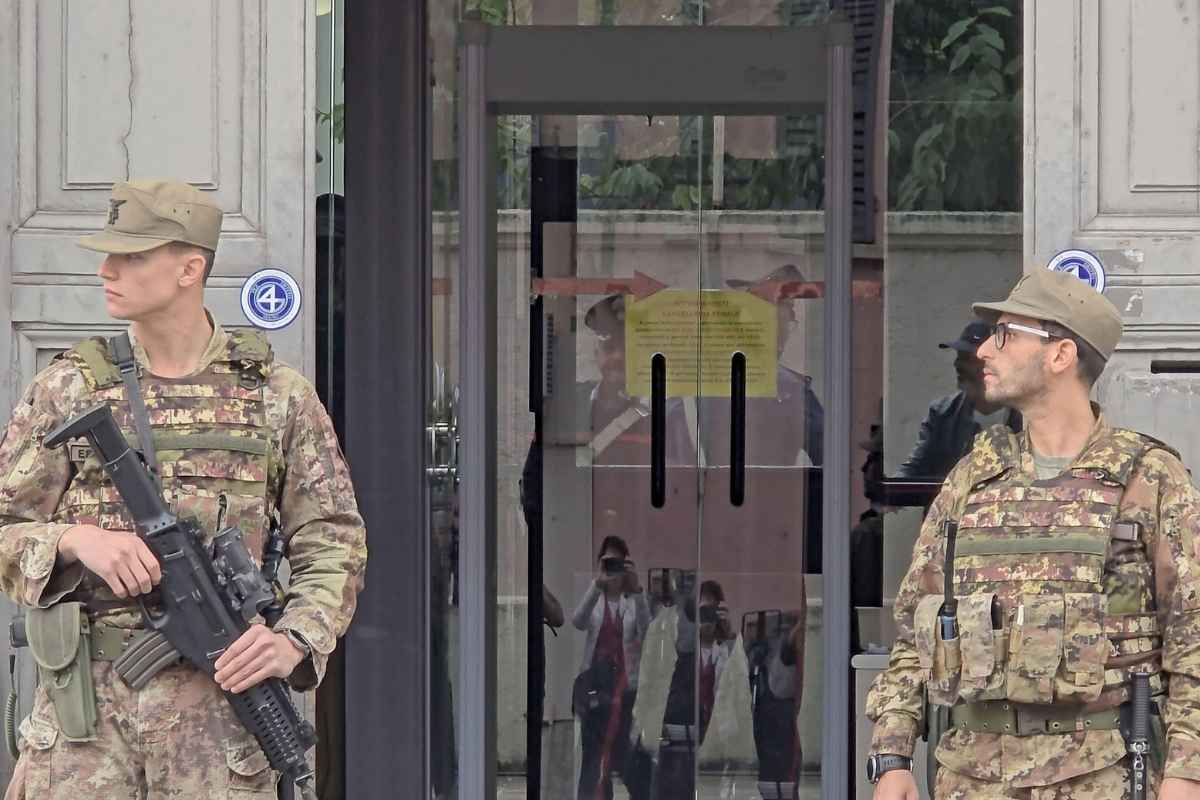 Ingresso del Tribunale dei Minori di Brescia durante l'interrogatorio di garanzia che avrebbe ucciso Maria Campai