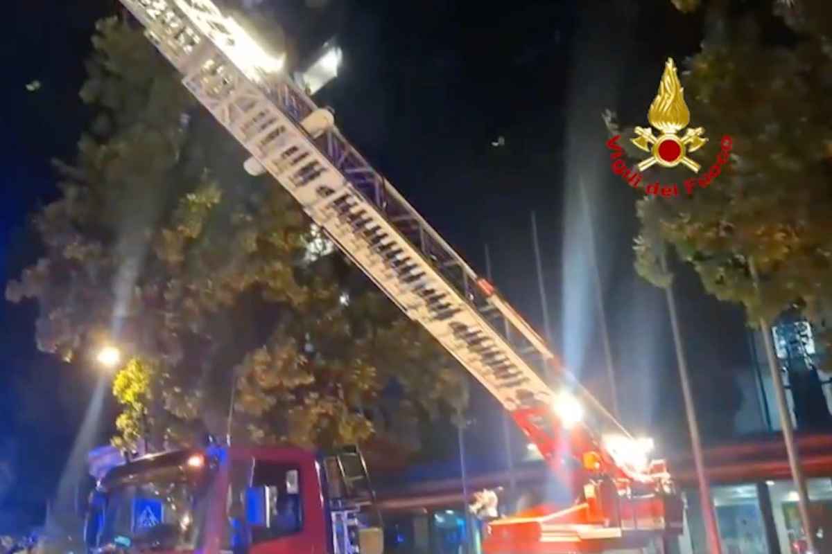 Nel giro di poco tempo sono arrivati i vigili del fuoco da Abano, Padova, Piove di Sacco, Rovigo, i pompieri volontari da Borgoricco