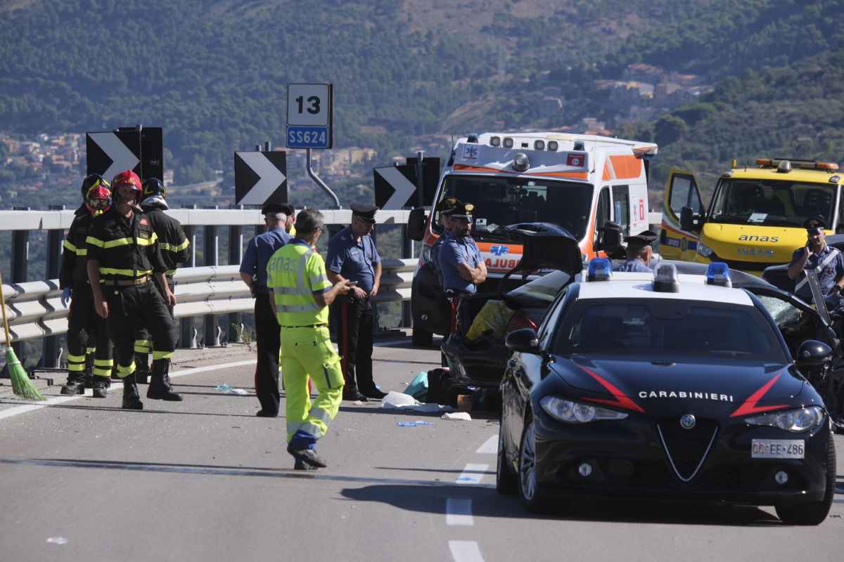 Gravissimo incidente stradale, morte tre persone: tre bambini in gravi condizioni in ospedale