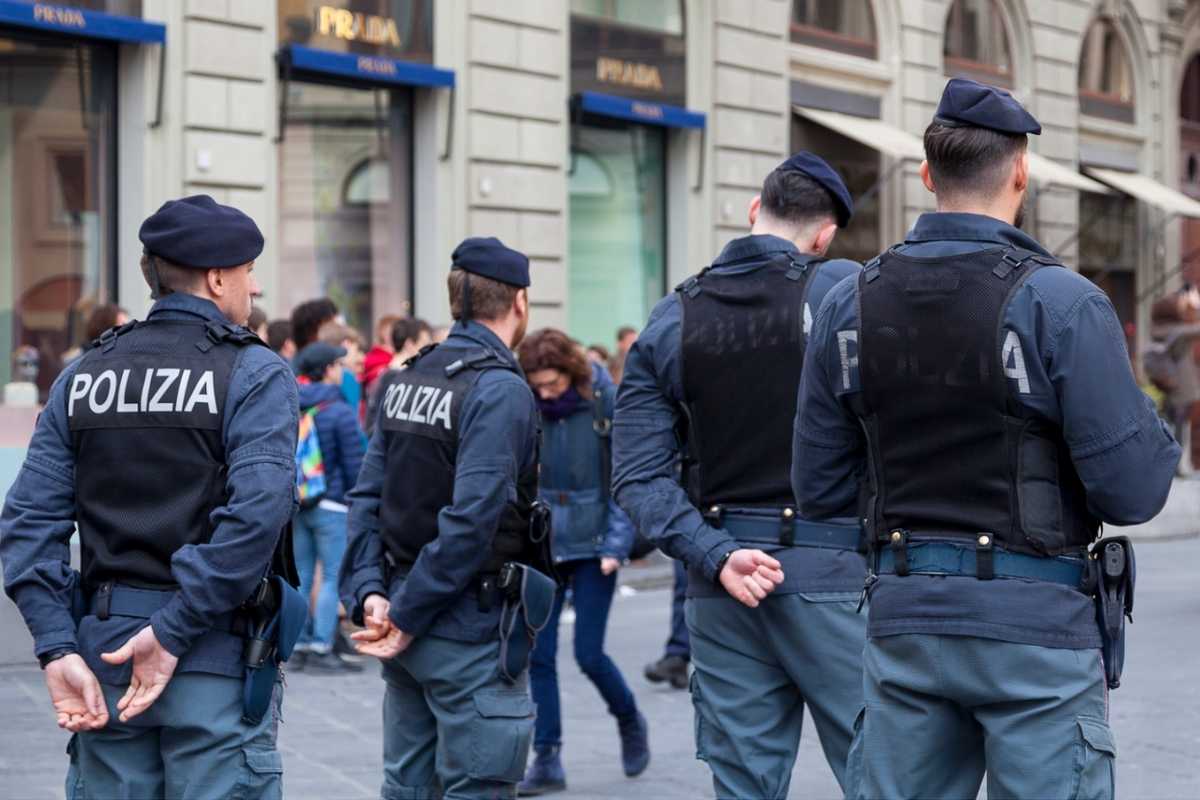 Milano, la denuncia alla polizia di una 21enne: "Abusata". I dettagli della storia choc