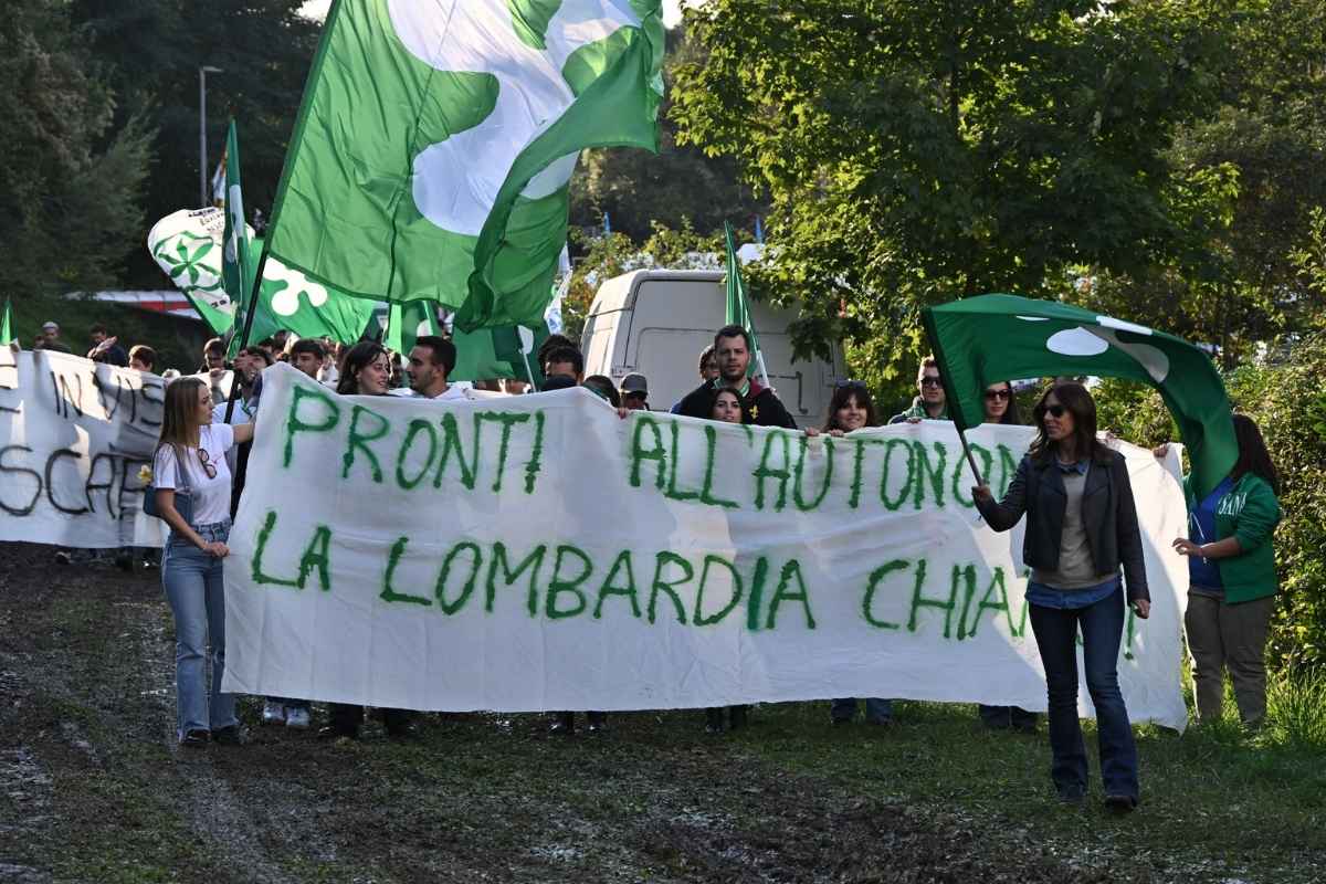 Pontida, Martusciello dopo i cori anti-meridionali: "La Lega campana si dissoci oppure nessun apparentamento alle regionali"