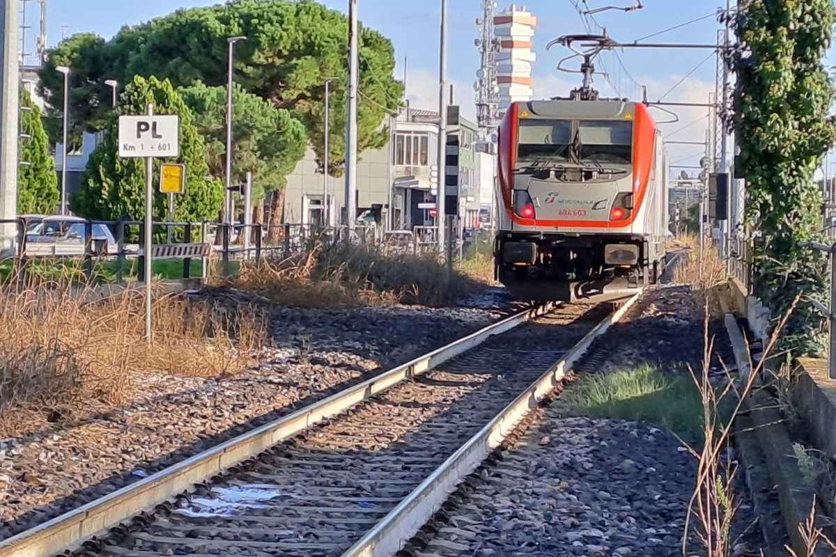 Sul posto, sulla tratta ferroviaria che costeggia la zona industriale di Padova, sono intervenuti gli agenti della polfer ed i carabinieri