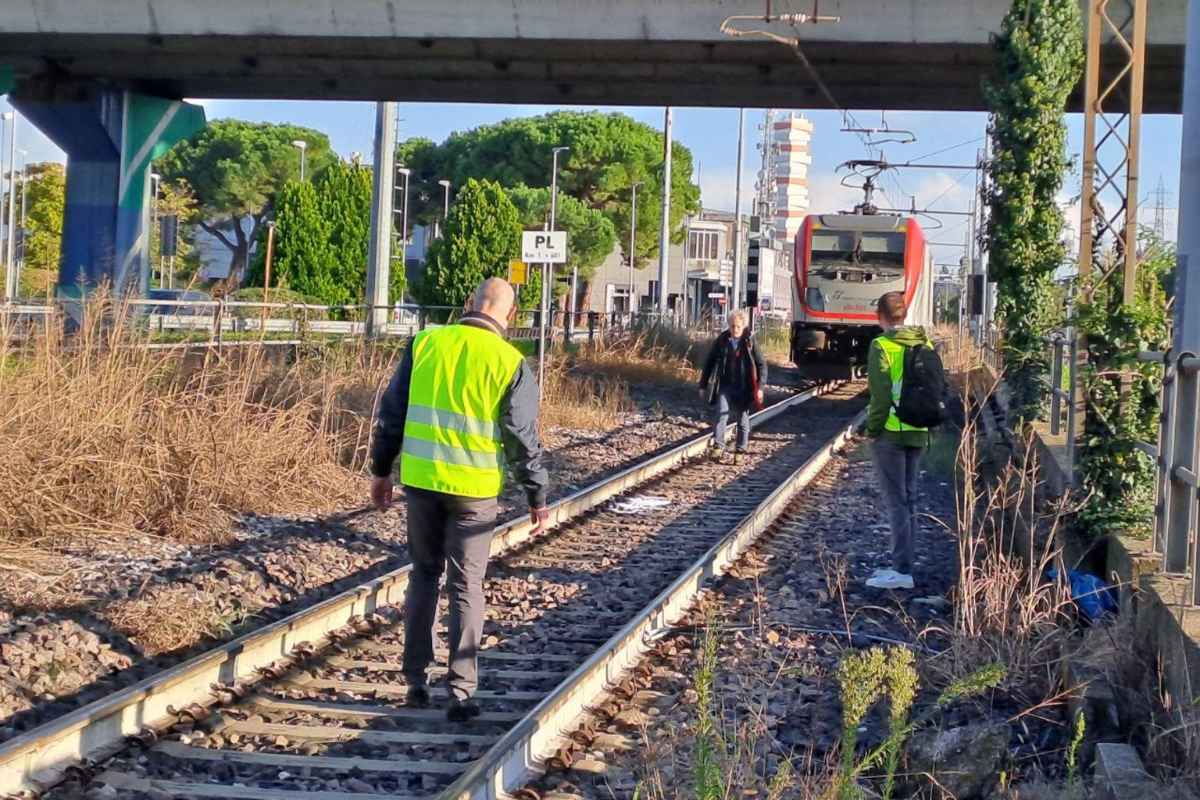 Padova, muore dopo essere stata travolta dalla motrice di un treno: la vittima è una 12enne ucraina